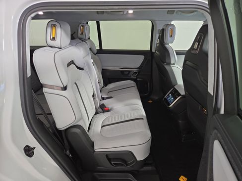 Used 2024 Rivian R1S Adventure AWD/4WD image 23