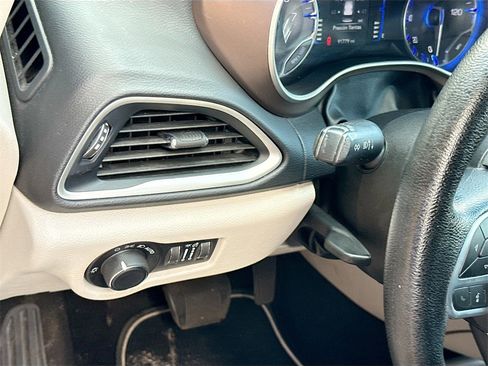 Used 2021 Chrysler Voyager Lxi image 11