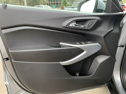 New 2026 Chevrolet Trax LS w/ LS Convenience Package FWD image 8