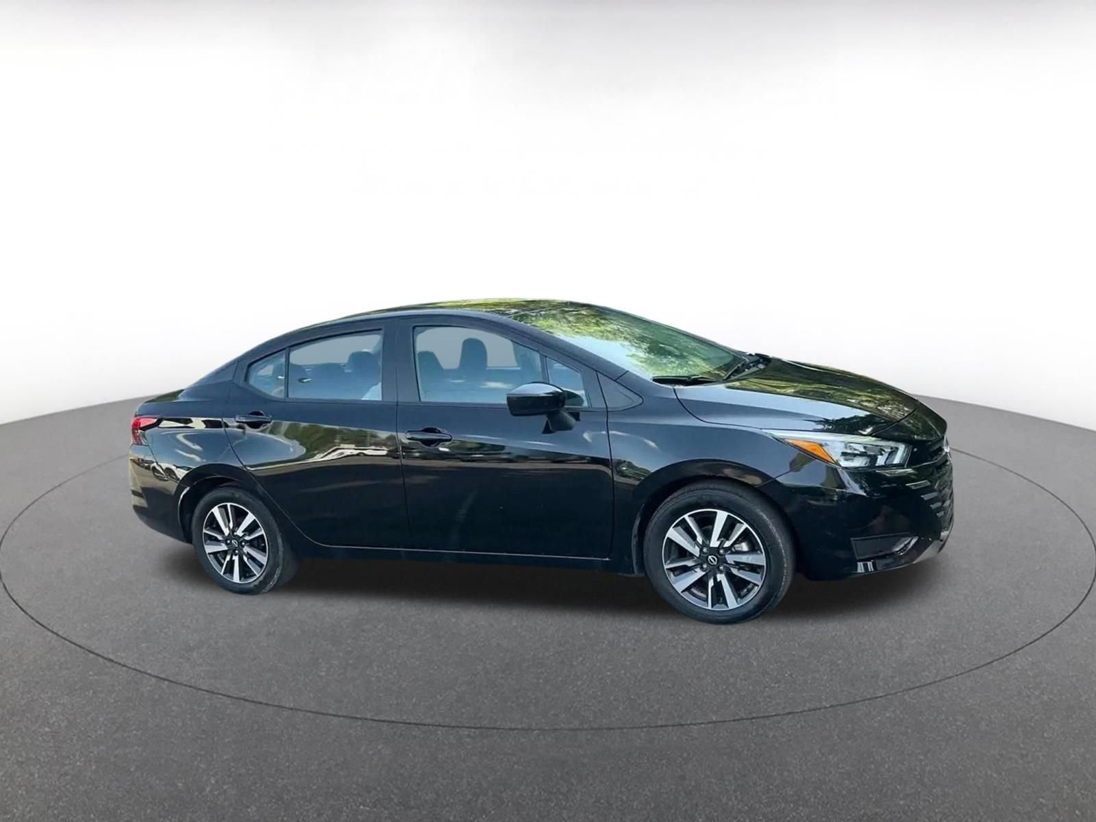 Used 2025 Nissan Versa SV FWD image 3