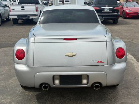 Used 2005 Chevrolet SSR w/ Preferred Equipment Group RWD image 6
