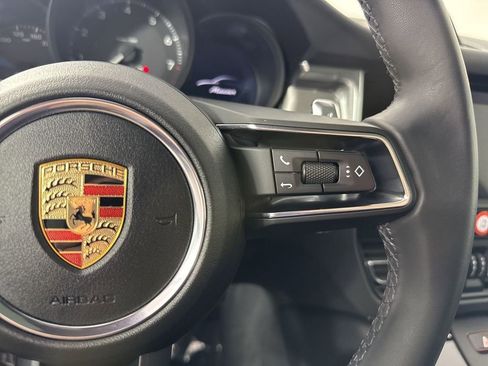 Certified 2025 Porsche Macan image 38