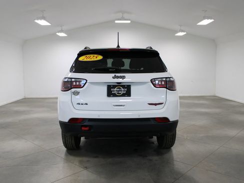 Used 2025 Jeep Compass Trailhawk image 8