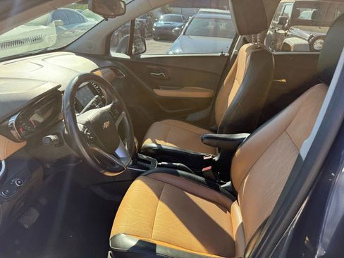 Used 2018 Chevrolet Trax LT w/ LT Convenience Package image 12