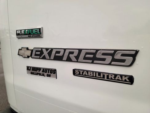 Used 2011 Chevrolet Express 2500 image 20