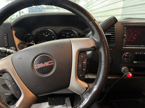Used 2007 GMC Sierra 2500 SLE w/ Z71 Off-Road Package image 15