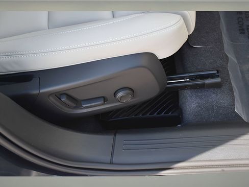 New 2026 Volvo XC40 B5 Ultra w/ Protection Package Premier image 20