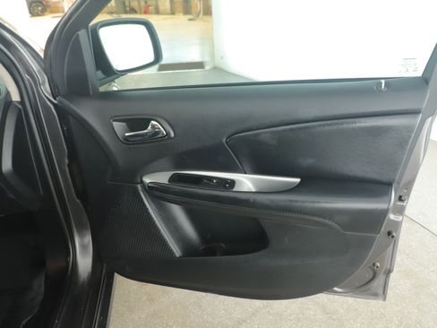 Used 2020 Dodge Journey SE image 13