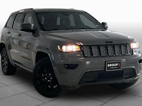 Used 2020 Jeep Grand Cherokee Altitude RWD image 2