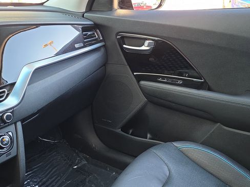 Used 2022 Kia Niro EX Premium image 25