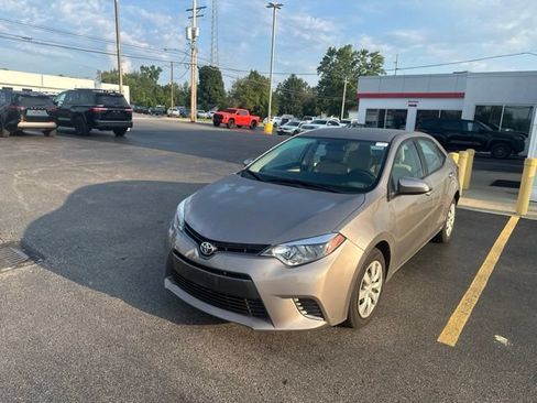 Used 2016 Toyota Corolla LE FWD image 3