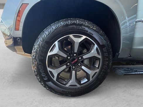 Used 2025 GMC Yukon XL AT4 Ultimate image 28