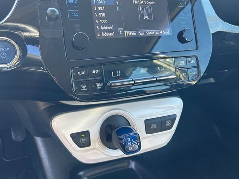Used 2017 Toyota Prius image 11