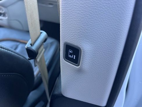 Used 2022 Chrysler Pacifica Touring-L image 17