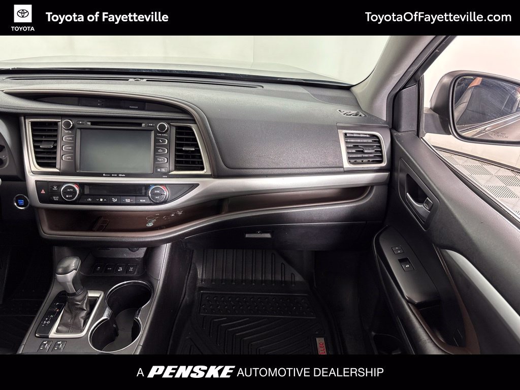 Used 2016 Toyota Highlander XLE AWD/4WD image 24