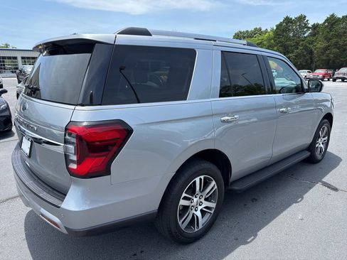 Used 2024 Ford Expedition Limited RWD image 2