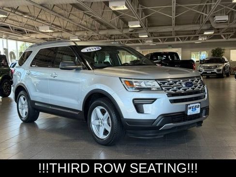 Used 2019 Ford Explorer XLT FWD image 2
