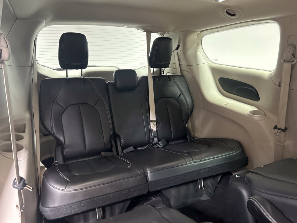 Used 2024 Chrysler Pacifica Limited FWD image 25