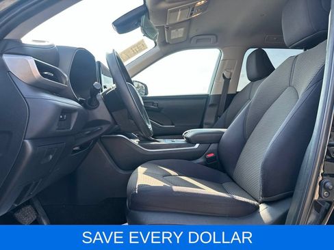 Used 2023 Toyota Highlander L FWD image 10
