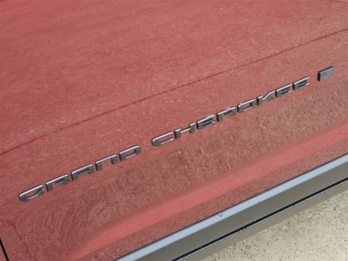 New 2025 Jeep Grand Cherokee Limited w/ Black Appearance Package image 11