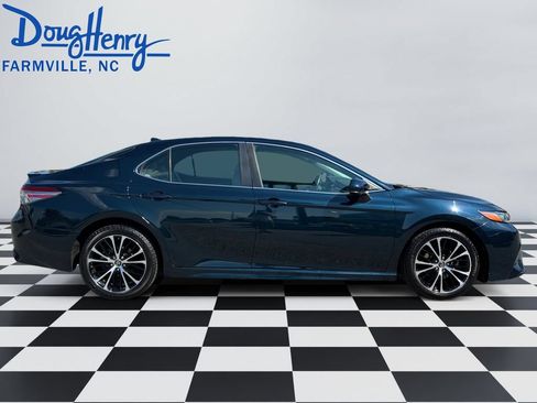 Used 2019 Toyota Camry SE FWD image 6