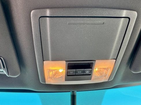 Used 2013 Ford Explorer XLT image 23