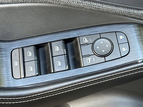 Certified 2022 Nissan Rogue SV image 12