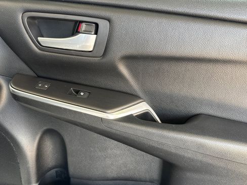 Used 2016 Toyota Camry LE FWD image 21