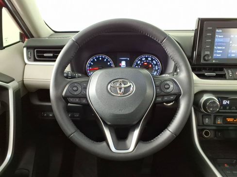 Used 2021 Toyota RAV4 XLE Premium FWD image 17