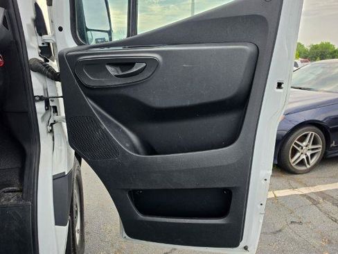 Used 2021 Mercedes-Benz Sprinter 2500 image 19