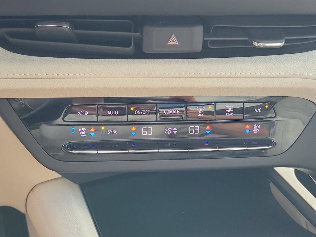 Used 2022 Buick Envision Avenir w/ Technology Package II AWD/4WD image 29
