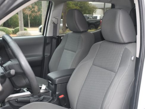 Certified 2022 Toyota Tacoma SR5 image 11