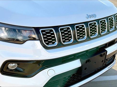 Used 2025 Jeep Compass Limited image 26