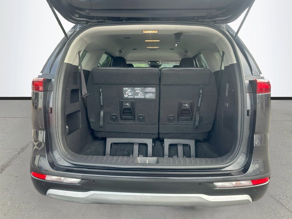 Used 2023 Kia Carnival LX FWD image 25