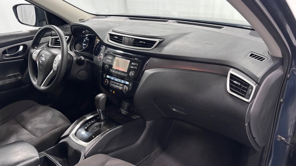 Used 2016 Nissan Rogue SV FWD image 18