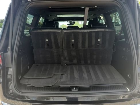 Used 2022 Jeep Wagoneer Series III w/ Premium Group I AWD/4WD image 6