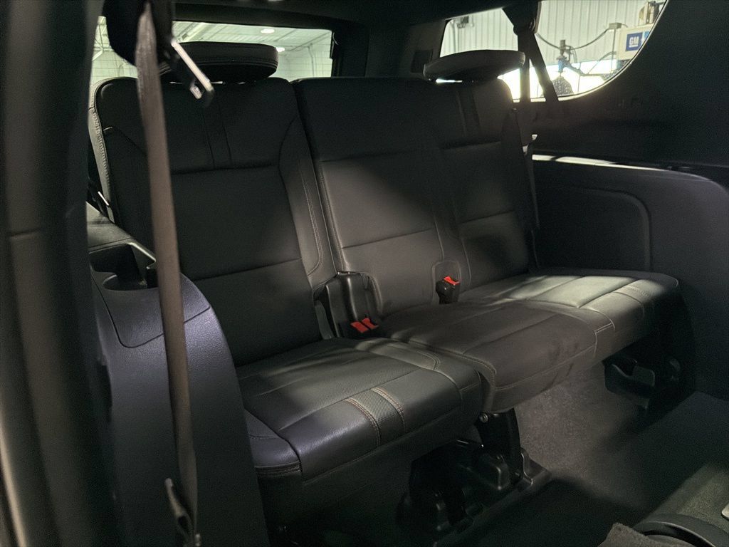 Certified 2022 Chevrolet Suburban RST w/ Luxury Package AWD/4WD image 19