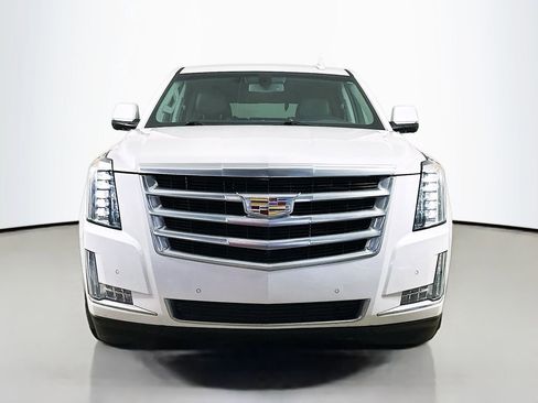 Used 2018 Cadillac Escalade 4WD image 2