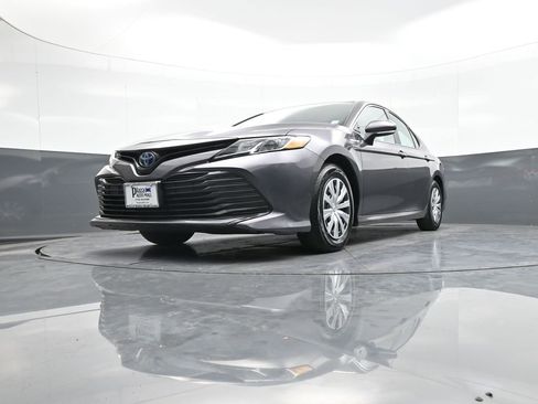 Certified 2019 Toyota Camry LE image 26