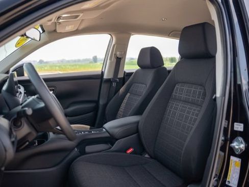 Used 2025 Honda HR-V LX image 13
