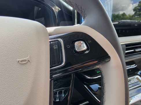 Used 2024 Lincoln Corsair FWD image 21