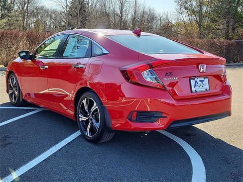 Used 2018 Honda Civic Touring image 4
