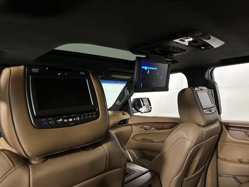 Used 2017 Cadillac Escalade Platinum AWD/4WD image 22