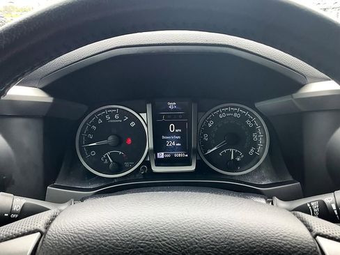 Used 2022 Toyota Tacoma SR5 AWD/4WD image 18