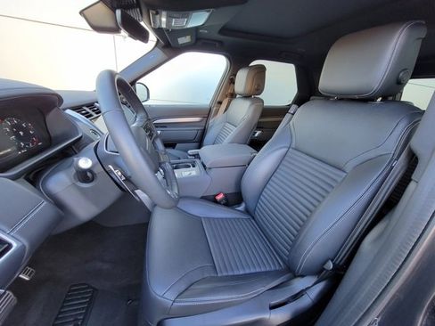 Used 2024 Land Rover Discovery Dynamic SE image 17