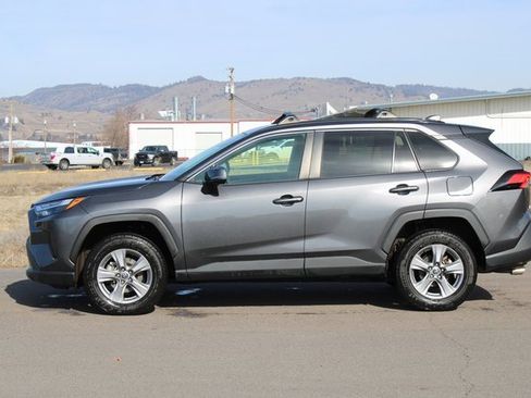 Used 2022 Toyota RAV4 XLE image 2