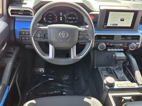 Used 2025 Toyota Tacoma TRD Off-Road AWD/4WD image 7