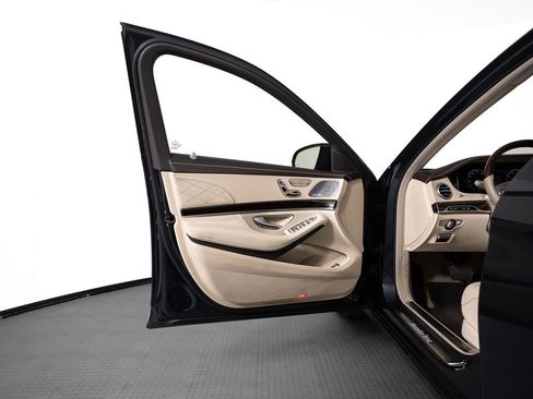 Used 2018 Mercedes-Benz S 560 Sedan image 19