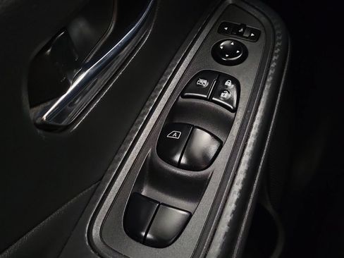 Used 2025 Nissan Versa SV FWD image 15