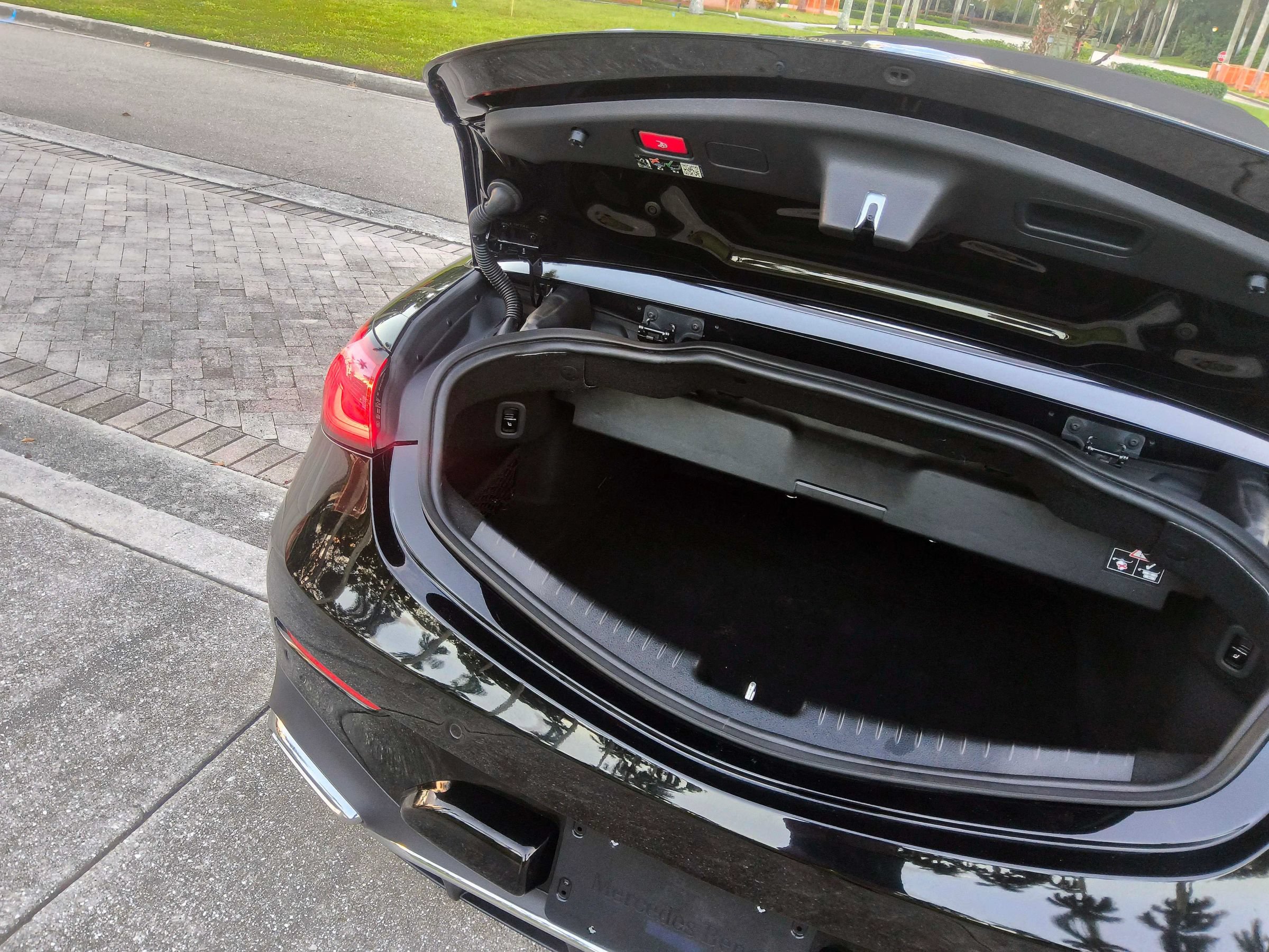 Used 2025 Mercedes-Benz CLE 300 4MATIC Cabriolet image 59
